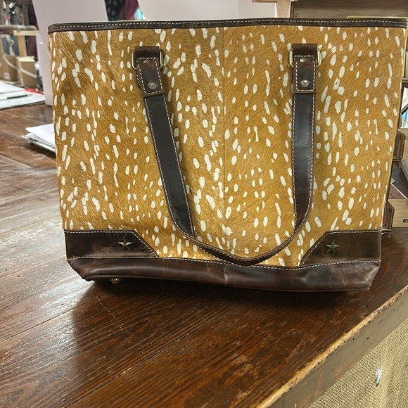 Tan and White Deer Print Tote - Sixtease - Picture 2 of 8